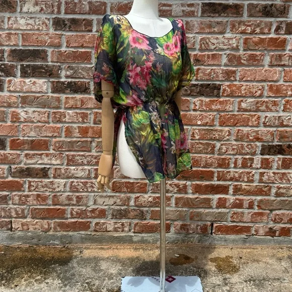 Coco + Carmen one size fits all floral swimsuit cover up / Excellent condition - Picture 8 of 13